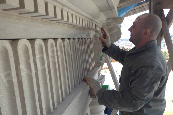 Монтаж карниза из декоративного бетона на бельведер