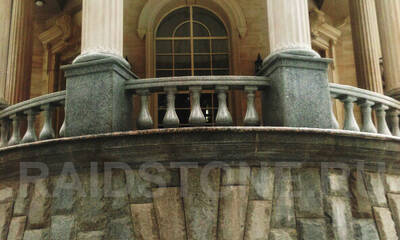 Облицовка цоколя блоками из гранита