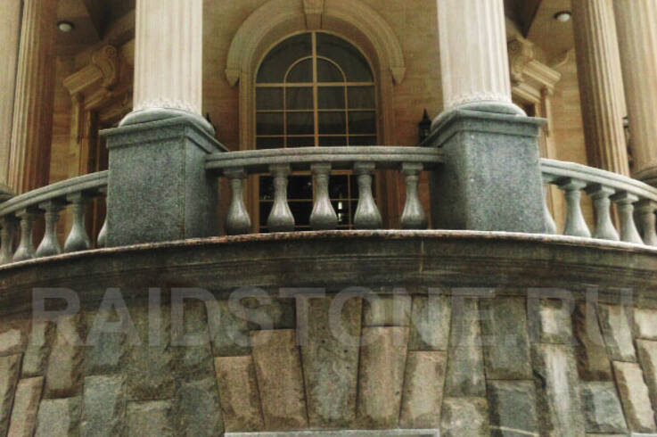 Облицовка цоколя блоками из гранита