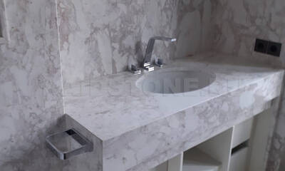 Облицовка ванной мрамором Арабескато