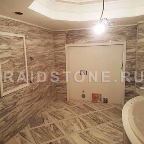 Облицовка пола и стен ванной мрамором Лучидо Луна