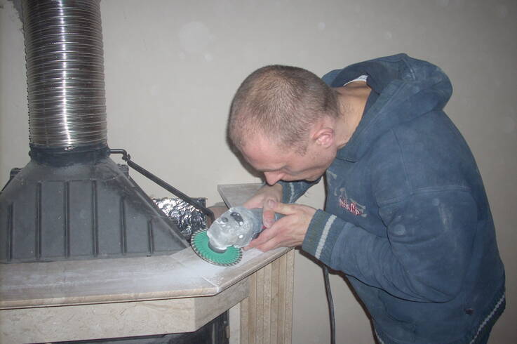 Монтаж камина из мрамора