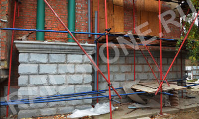 Облицовка цокольного этажа гранитом Роял вайт