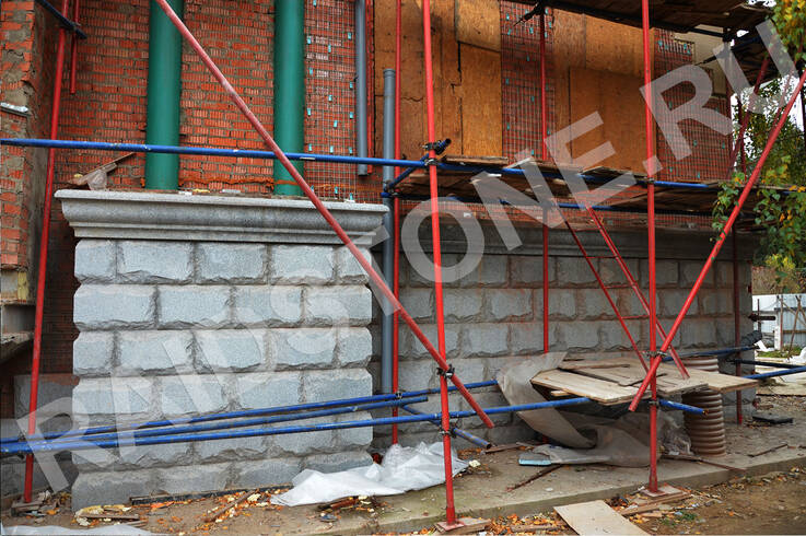 Облицовка цокольного этажа гранитом Роял вайт