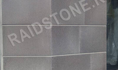 Облицовка цоколя базальтом