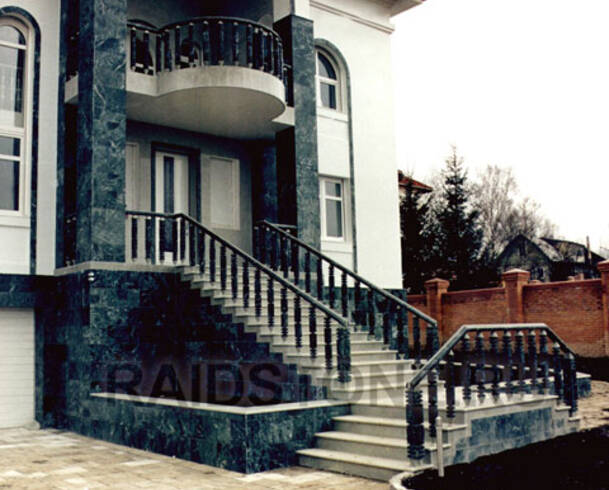 Облицовка фасада, входной группы натуральным камнем