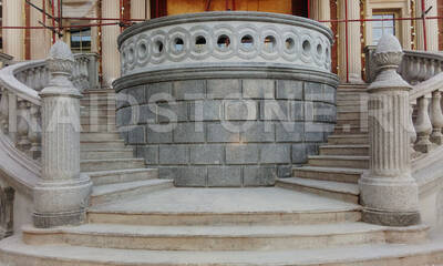 Облицовка главного входа здания гранитом