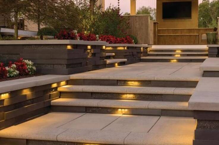 Облицовка крыльца из гранита Сансет голд и Куртинского гранита