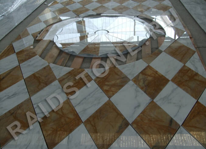 Облицовка пола мрамором Бьянко карара и Бидасар Голд.