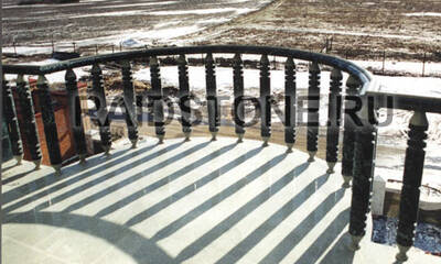 Облицовка пола на балконе мраморной плиткой