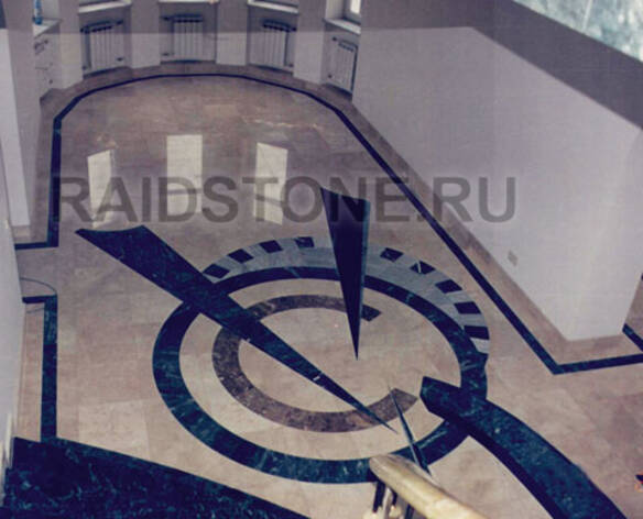 Облицовка пола в холле частного дома мрамором