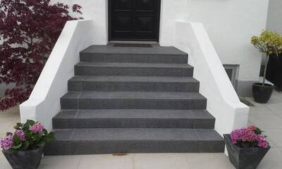 Облицовка входной группы из гранита Абсолют блек