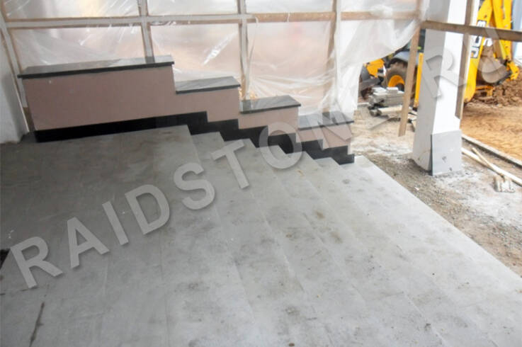 Облицовка входной группы школы гранитом