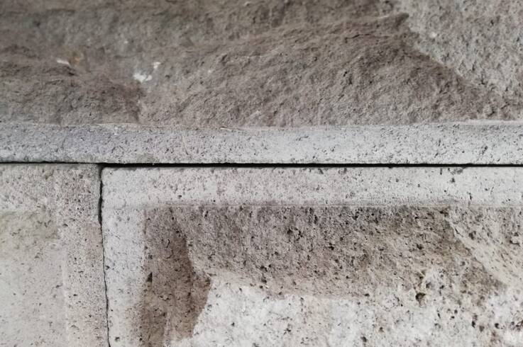 Облицовка цоколя базальтом (плиты)