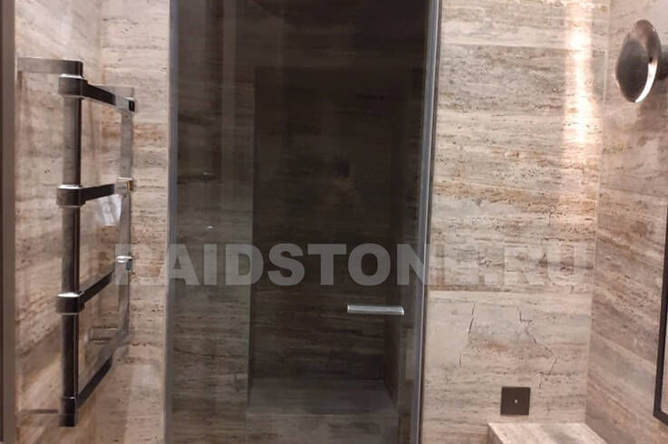 Облицовка ванной травертином