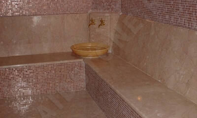 Облицовка турецкой бани из мрамора Крема Марфил и мраморной мозаики