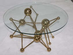 Кофейный столик из стекла и латуни