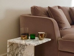 Кофейный столик из бело-зеленого мрамора