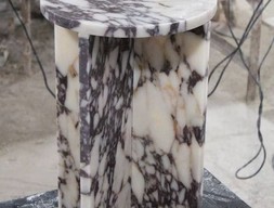 Кофейный столик бело-черный круглый мрамор