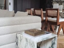 Кофейный столик из бело-черного мрамора