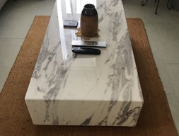 Журнальный стол бело-серый мрамор
