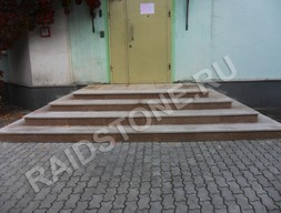 Лестница из гранита Сансет голд