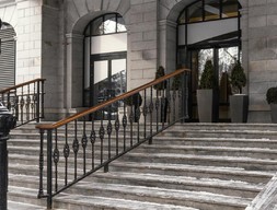 Лестница из мрамора (серый)