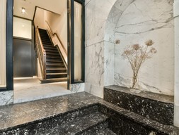 Лестница из мрамора (черный)