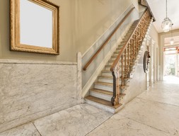 Лестница из мрамора (белый)