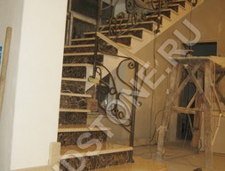 Ступени из мрамора Крема Марфил и Имперадор Дарк