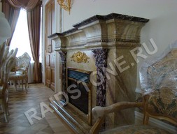 Камин из мрамора Россо Леванте и Дайна Реале