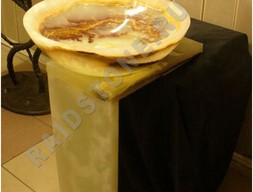 Раковина из оникса с подставкой