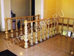 Балясины с поручнем из оникса