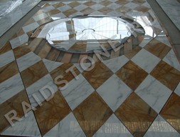 Облицовка пола мрамором Бьянко карара и Бидасар Голд.