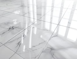 Пол из мрамора бело-серый