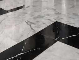 Пол из мрамора Бъянко каррара и Неро Маркина