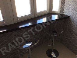 Подоконник из черного кварца Staron ON095 (Onyx) коллекция Solid