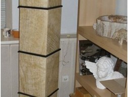 Тумба, облицованная ониксом Карамель с подсветкой