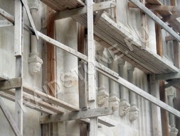 Пилястры ручной работы из натурального известняка