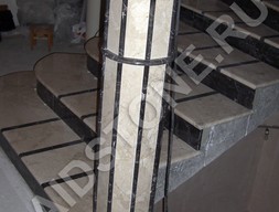 Колонна, облицовка из мрамора Крема нова и Имперадор дарк