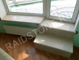 Подоконник со ступенью из мрамора Crema Nova