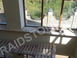 Подоконник из светло-серого мрамора Daino Reale