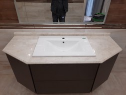 Столешница из бежевого мрамора