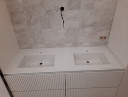 Столешница со встроенными раковинами из мрамора