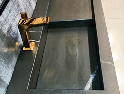 Столешница с раковиной из мрамора Неро Маркина